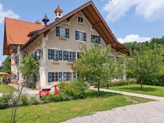 Stilvolle 2,5 Zimmer-EG-Wohnung mit Terrasse in einem kernsanierten Gutshaus