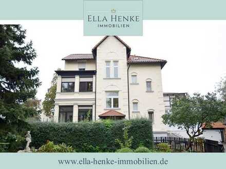 Repräsentative Villa mit 3 schönen Wohnungen + großem Garten.