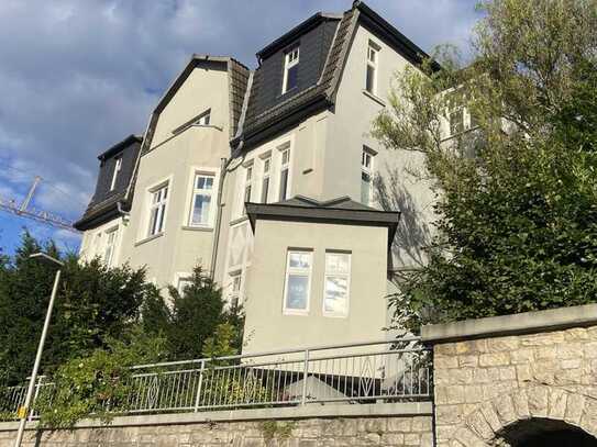 4-Zimmer-Altbauwohnung mit Terrasse und 450 m² eigenem Gartengrundstück