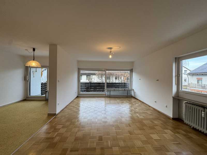 Lichtdurchflutete & großzügige Wohnung mit viel Potenzial in ruhiger Lage