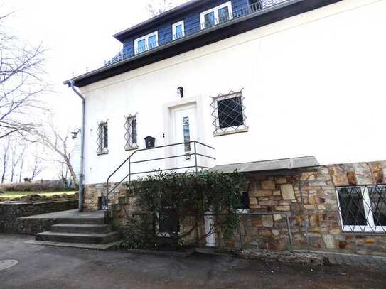 renoviertes grosses Einfamilienhaus mit Garten, seitlich Biebricher Allee