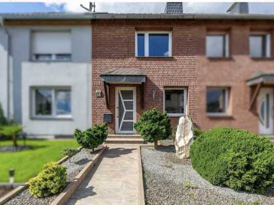 Modernisiertes 5-Zimmer-Haus mit Wintergarten, Einbauküche und 2 Garagen in Gelsenkirchen-Schaffrath