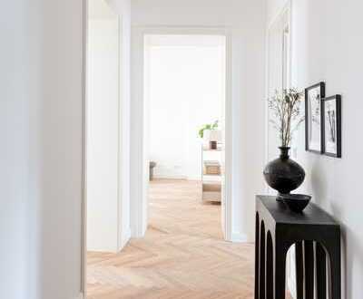 Palais Friedenau - Comprehensively refurbed, family sized Altbau apartment at Perelsplatz !