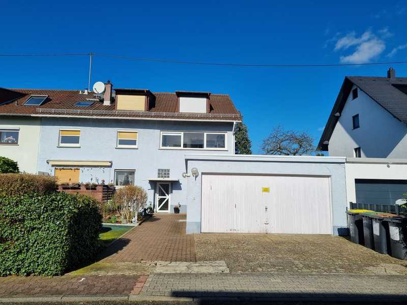 2x Charmante Dachgeschosswohnungen mit großzügigem Grundriss in ruhiger Lage von Frankfurt-Goldstein