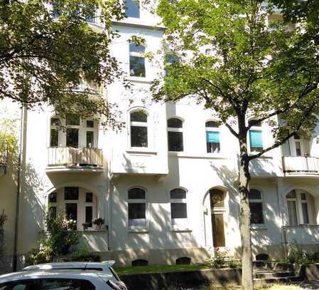 ## Erstbezug nach Sanierung ## Vorderer Westen 4 Zimmer-Wohnung in Jugendstil-Altbau