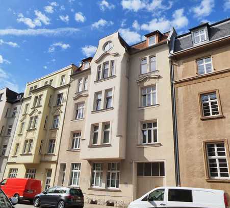 Großzügige Single-Wohnung mit EBK, Parkett, Balkon mit Parkblick