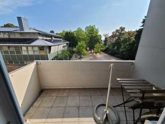 Geschmackvolle 2-Zimmer-Wohnung mit Balkon und EBK in Nürnberg