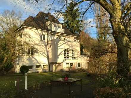 Charmante, grosszügige Wohnung in einer Burgberg-Villa