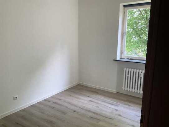 3 Zimmer mit neuem Bad und Balkon