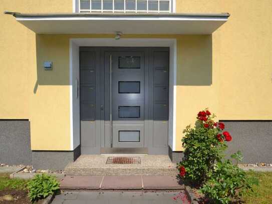 Erstbezug! Kernsanierte 3 Zi-DG-Whg. mit Wannenbad, Benrather Str. in Hilden