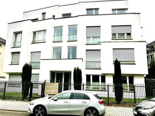 Moderne und großflächige Etagenwohnung in Dichterviertel Frankfurts (mit Mietkaufoption)