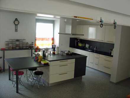 Großzügiges 8 Zimmer Loft in zentraler Lage mit moderner LAN Verkabelung