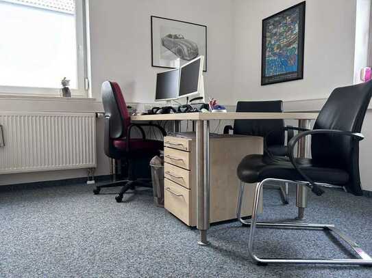 Büro mit eigenen Parkplätzen