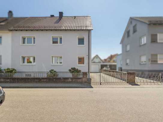 Zweifamilienhaus mit großem Garten bzw. Baugrundstück in Forchheim - Rheinstetten