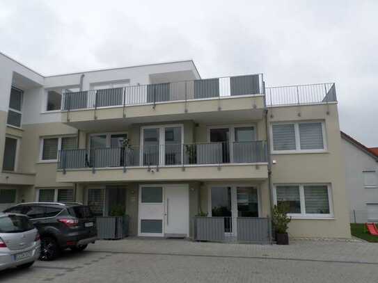 Neuwertige 3-Zimmer-Penthouse-Wohnung mit 2 Dachterrassen und Einbauküche in Neckartenzlingen