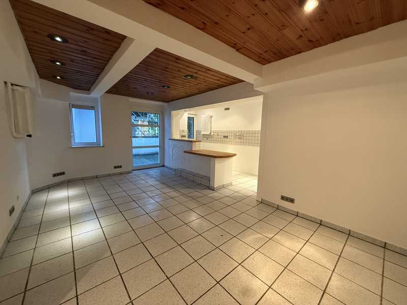 Gepflegte Souterrain-Wohnung mit Terrassenzugang in zentraler Lage