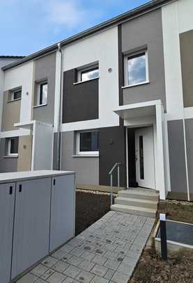 Neubau - Erstbezug! Modernes 123 m2 Eigenheim mit großzügigem Keller und zwei Tiefgaragenstellplätz