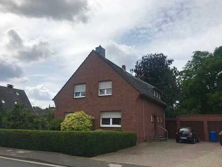 Freistehendes Einfamilienhaus (60er) mit wunderschönem Garten