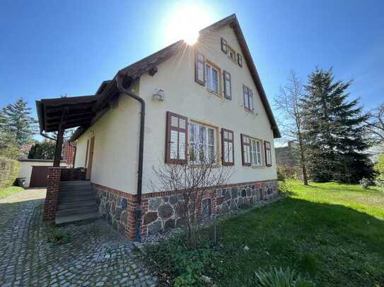 Ein Haus mit großem Garten und Sauna zum Wohlfühlen!