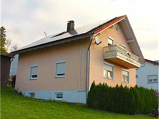 Einfamilienhaus mit großem Garten, Keller, Garage und PV-Anlage