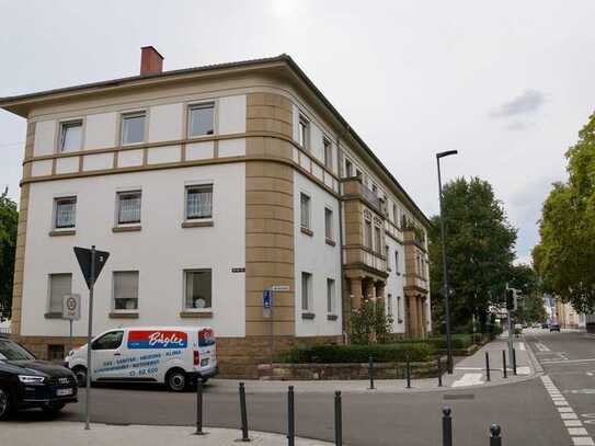 4-Zimmer-Wohnung im Altbau mit Loggia & Einbauküche in Neustadt/Weinstraße