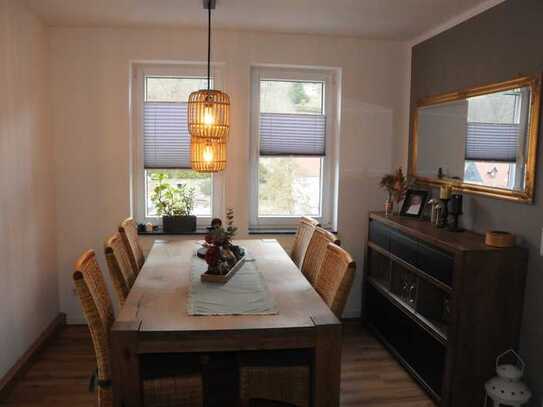 Sehr geräumiges Wohnhaus mit großer Dachterrasse und Blick zum Wald