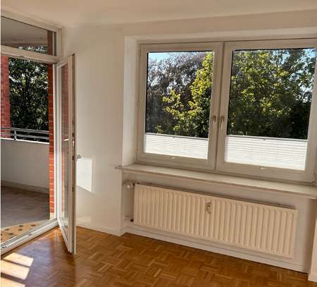 Wohnung mit zwei Zimmern sowie Balkon, Tiefgarage und neue Einbau-Küche in Wedel