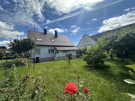 Charmantes Einfamilienhaus in Singen Schlatt mit schönem Garten zu verkaufen.