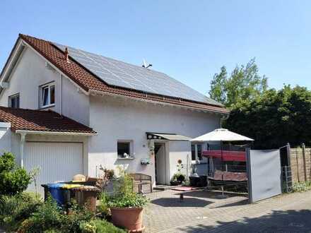 Freisstehendes Niedrigenergiehaus in ruhiger Anliegerstraße und Feldrandlage
