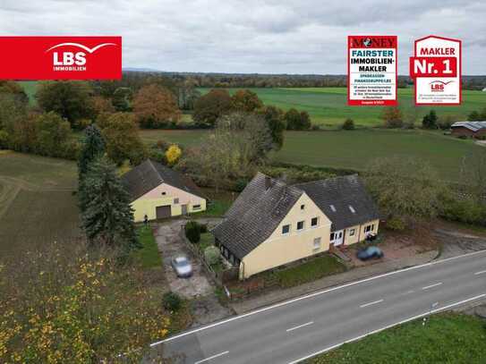 Ein- bis Dreifamilienhaus mit Gerätelager wartet auf den passenden Handwerker...