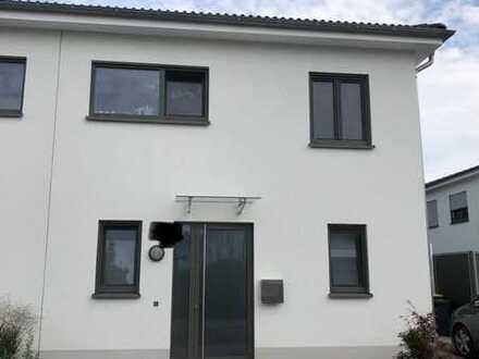 attraktive 3-Zimmer-Doppelhaushälfte mit Garage & großer Terrasse zur Miete in Euskirchen