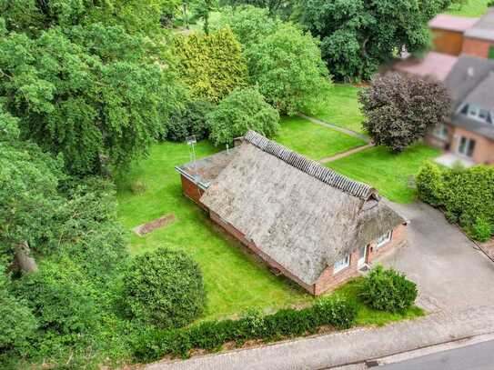 Großes Grundstück mit sanierungsbedürftigem Altbau in Schiffdorf