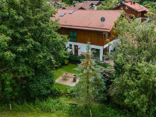 Sehr gepflegte Doppelhaushälfte mit Doppelgarage und großem idyllischem Garten