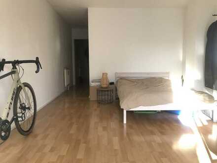 Exklusive, geräumige 1-Zimmer-Wohnung mit Balkon und EBK in Kempten (Allgäu)
