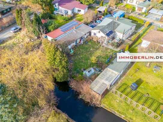 IMMOBERLIN.DE - Nahe der Havel! Massiver Bungalow mit Südgarten auf angenehmem Wassergrundstück