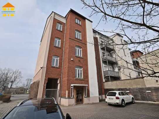 Tolle Dachgeschosswohnung mit Tageslichtbad an der Sachsen-Allee!