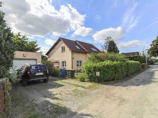 Für die ganze Familie: Großzügige DHH (2004 kernsaniert) mit 6 Schlafzimmern, Garten, Garage