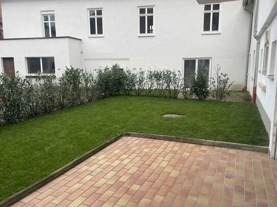 Renovierte 2 ZKB/WC im EG mit Gartenanteil in Neustadt-Geinsheim !