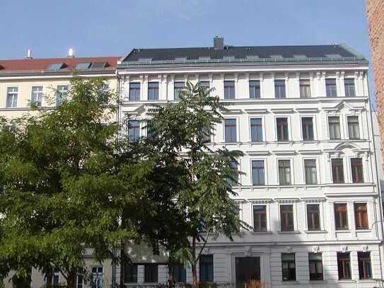 Charmante 3-Zimmer-Wohnung mit Balkon in historischem Altbau