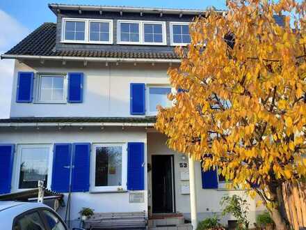 Reihenendhaus mit Erweiterung und separater DG-Wohnung in Friedberg