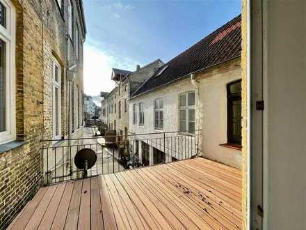 1-Zimmer-Wohnung mit historischem Flair, Altbau-Decken und einer sonnigen Dachterrasse