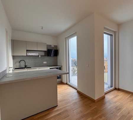 * Über den Wolken * 6. OG * 2 Zimmer * Süd-Balkon * NEUBAU * EBK* bezugsfertig ab 04/25 **