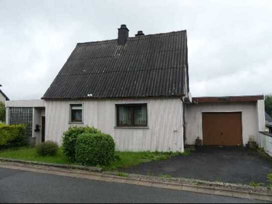 freistehendes Einfamilenhaus mit schönem Garten