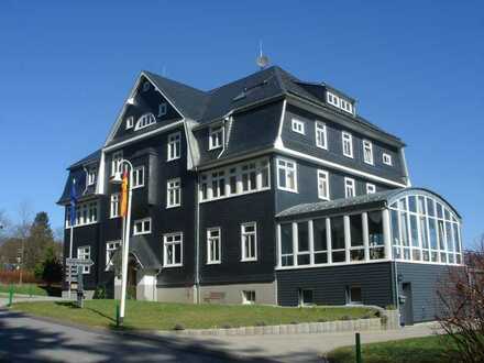 Am schönen Rennsteig in Thüringen:
Boutique Hotel mit Panoramahallenbad 
& separatem Gästehaus