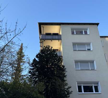 NEROTAL Geschmackvolle 3-ZKB Balkon auf der richtigen Seite Wiesbaden