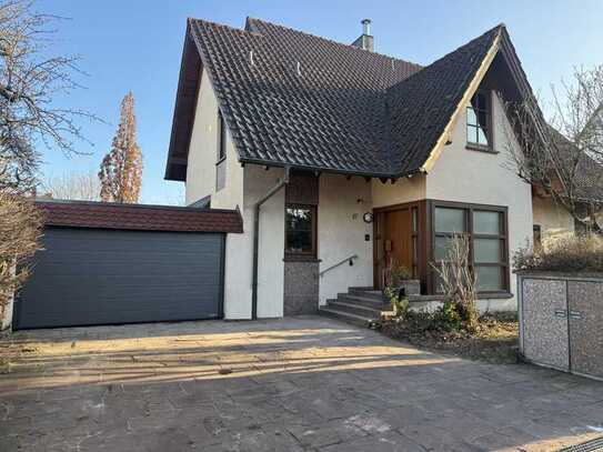 Erstbezug nach Sanierung: Geräumiges, freistehendes 7-Zimmer-Einfamilienhaus mit EBK in Gerlingen