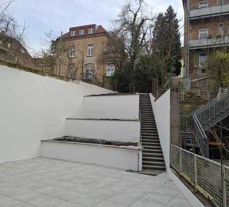 Direkt vom Eigentümer: exklusive, energetisch sanierte Wohnung mit Hanggarten/großer Terrasse