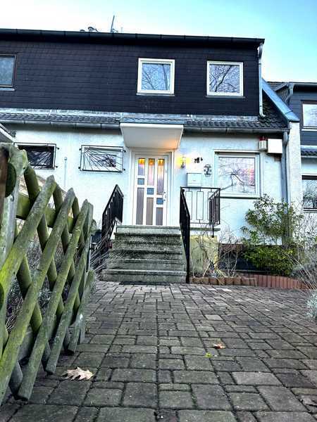 Schönes 5-Zimmer-Reihenhaus mit Einbauküche, Fußbodenheizung etc.