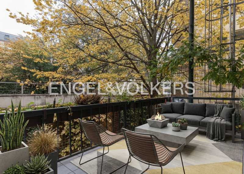 Großzügige Altbauwohnung im Westend-Süd