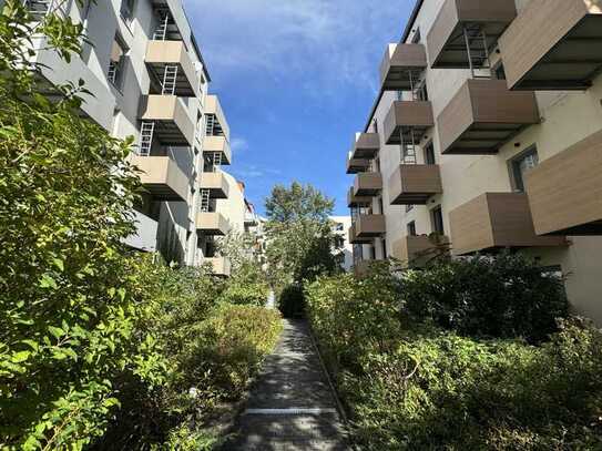 2-Raum-Wohnung im ruhigen Hinterhaus mit Duschbad und Balkon